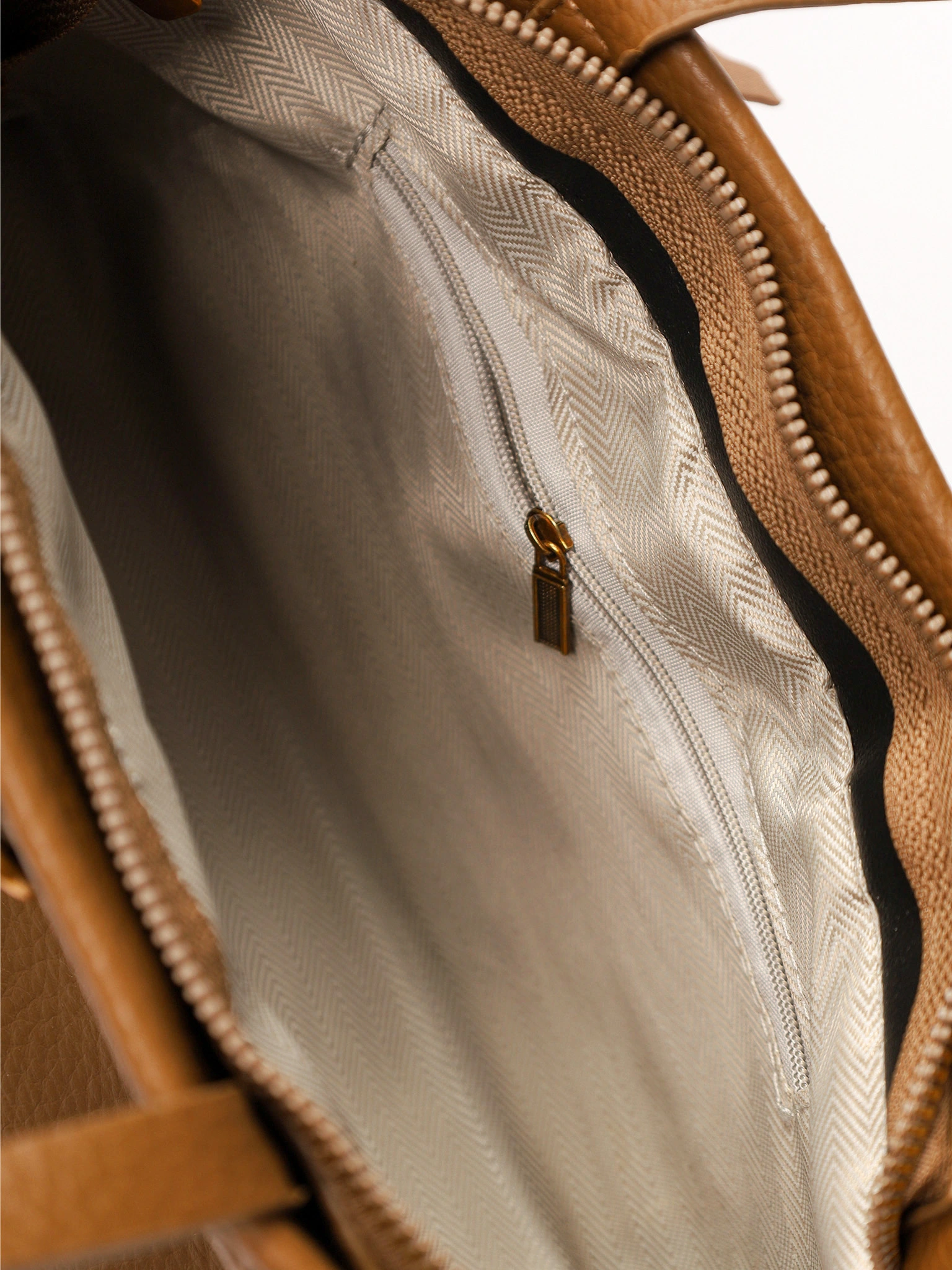 Сумка-тоут с декоративным платком и ремешком с пряжкой в ассортименте